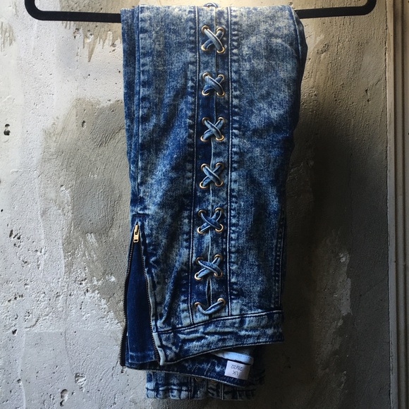 ASOS High Waisted Acid Wash Jeans - Picture 2 of 4